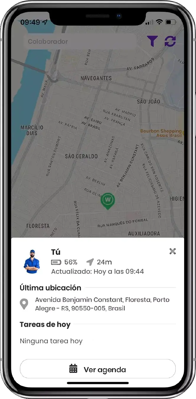 App de Auvo con el mapa y la última ubicación del técnico: dirección, hora de la actualización, batería del celular y precisión del GPS