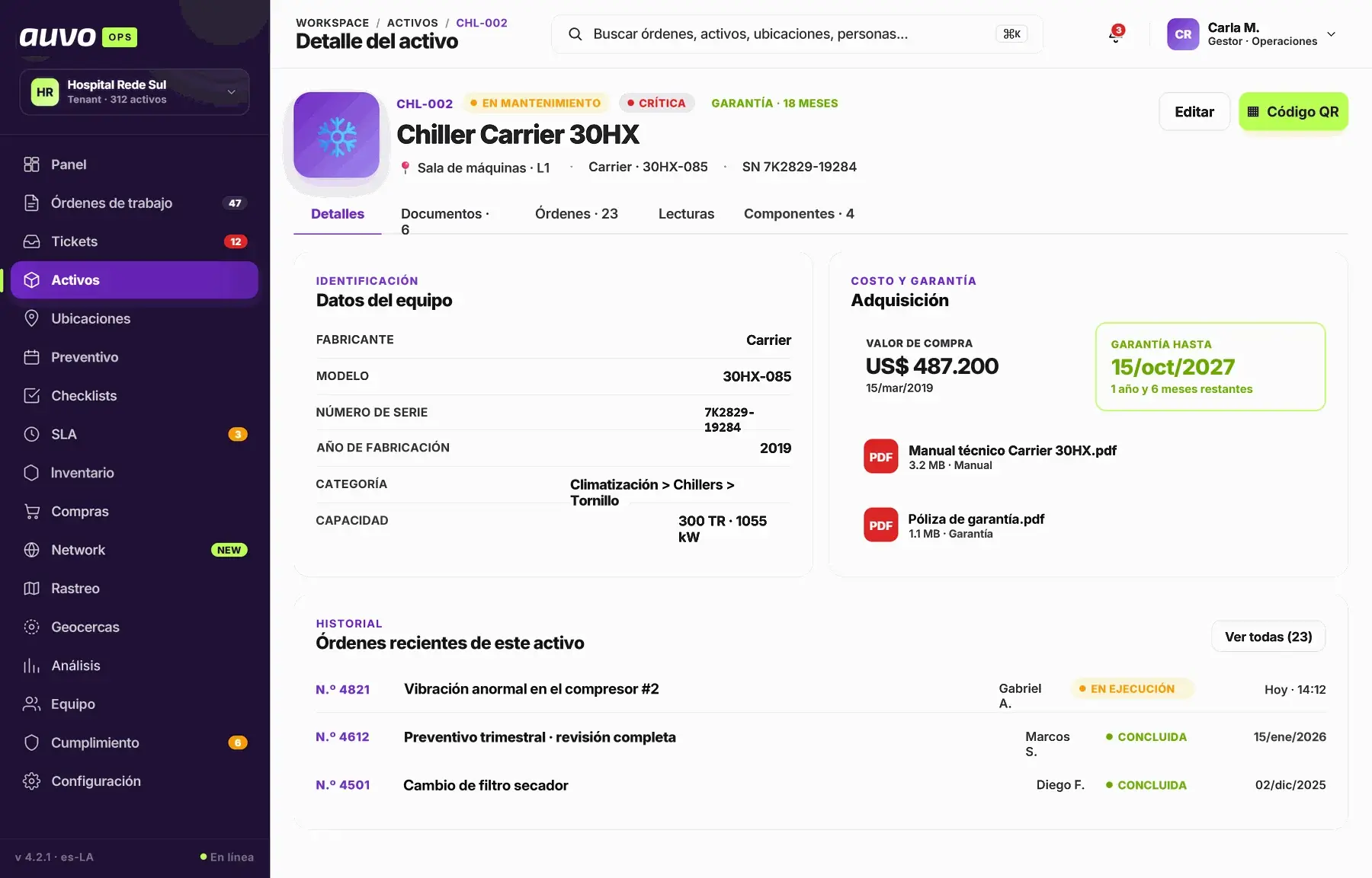 Ficha de un activo en Auvo OPS con datos del equipo, valor de compra, garantía, manuales en PDF y órdenes de trabajo recientes