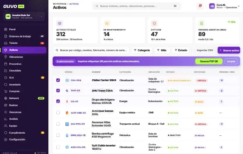Lista de activos de Auvo OPS con el total del inventario, equipos en mantenimiento y críticos, y cada activo con categoría, ubicación, estado, criticidad y órdenes de trabajo del mes